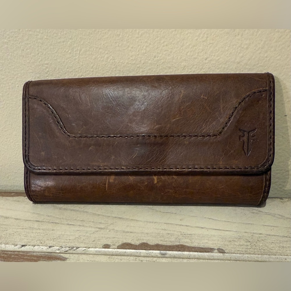 FRYE Melissa Continental Cognac Distressed Leather Snap Wallet